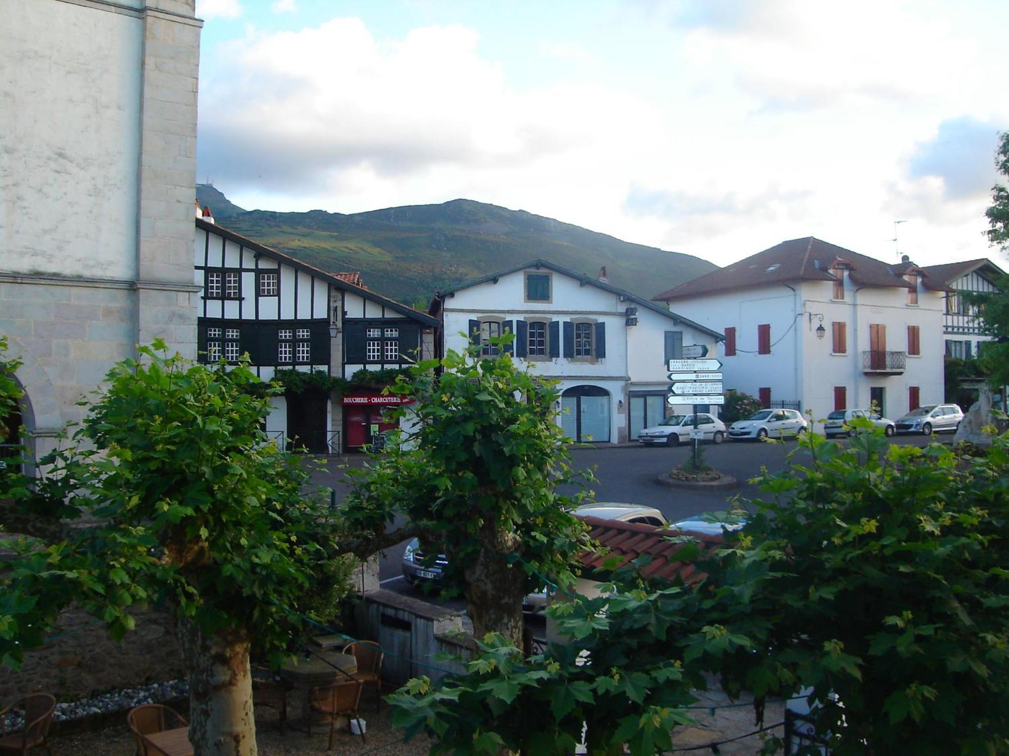 Hotel De La Rhune Ascain Exterior photo